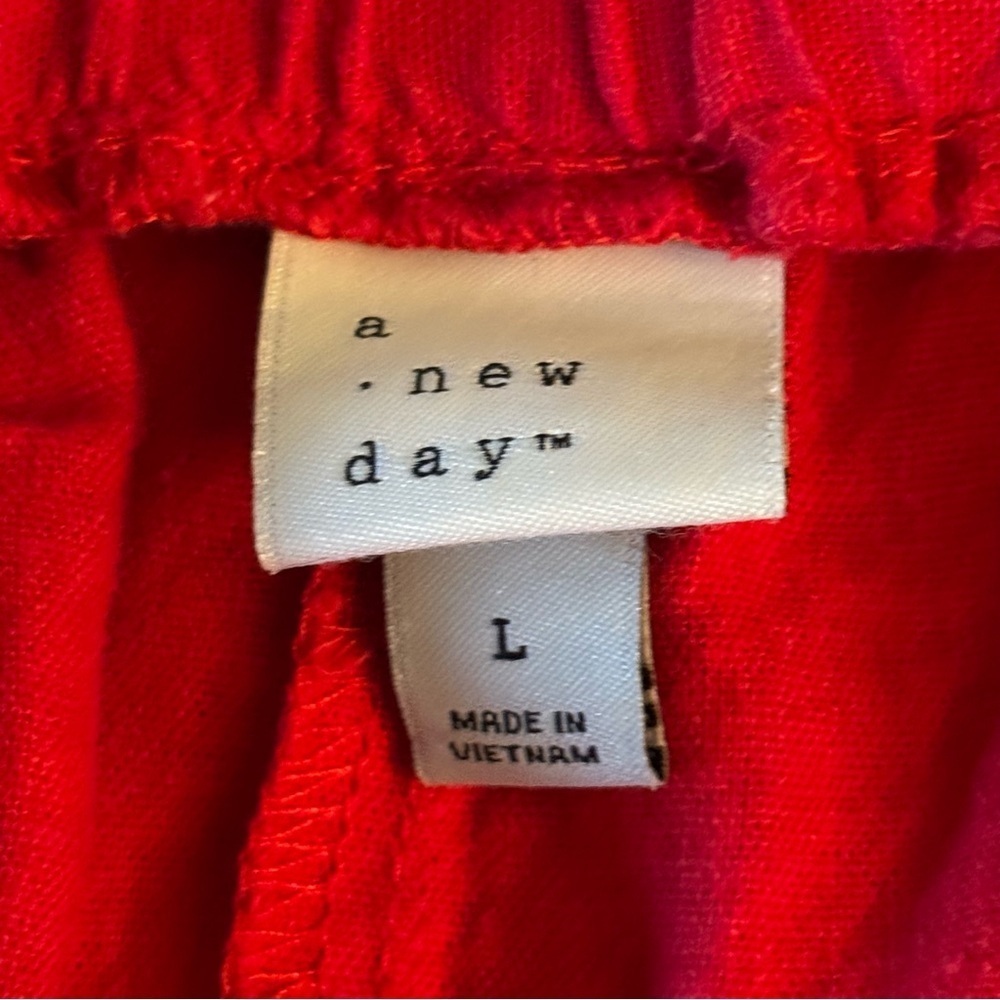 a new day Red Shorts Women's Size L - Picture 3 of 5